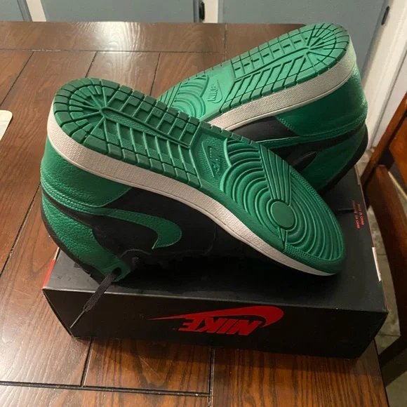 Jordan 1 High Retro Pine Green - Picture 2 of 6